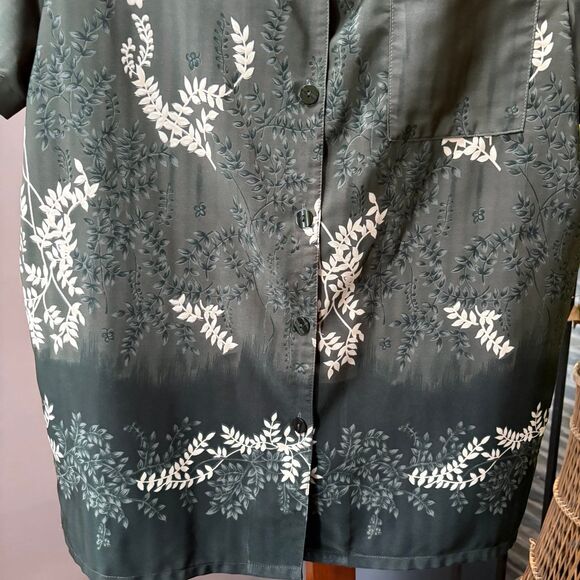 Women's Sag Harbor Olive Green Gradient Botanical Print Button Up Blouse size 16 - Picture 3 of 7